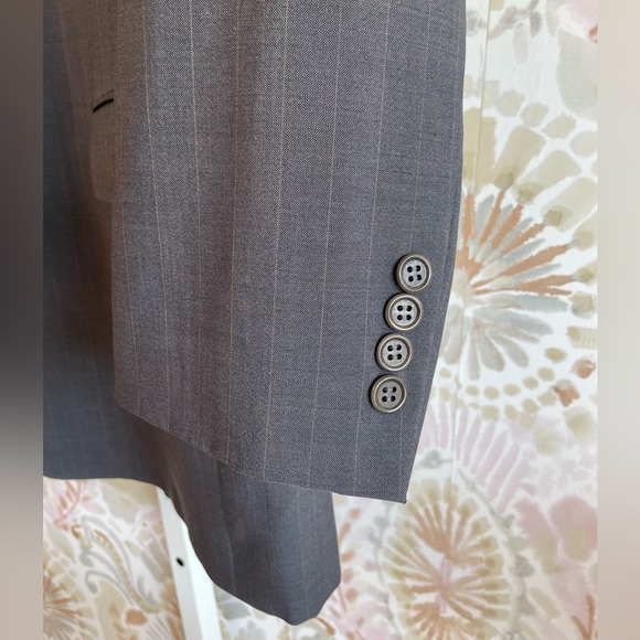 Valentino Grey Pinstripe 2PC Suit - Size 43L - Picture 6 of 14